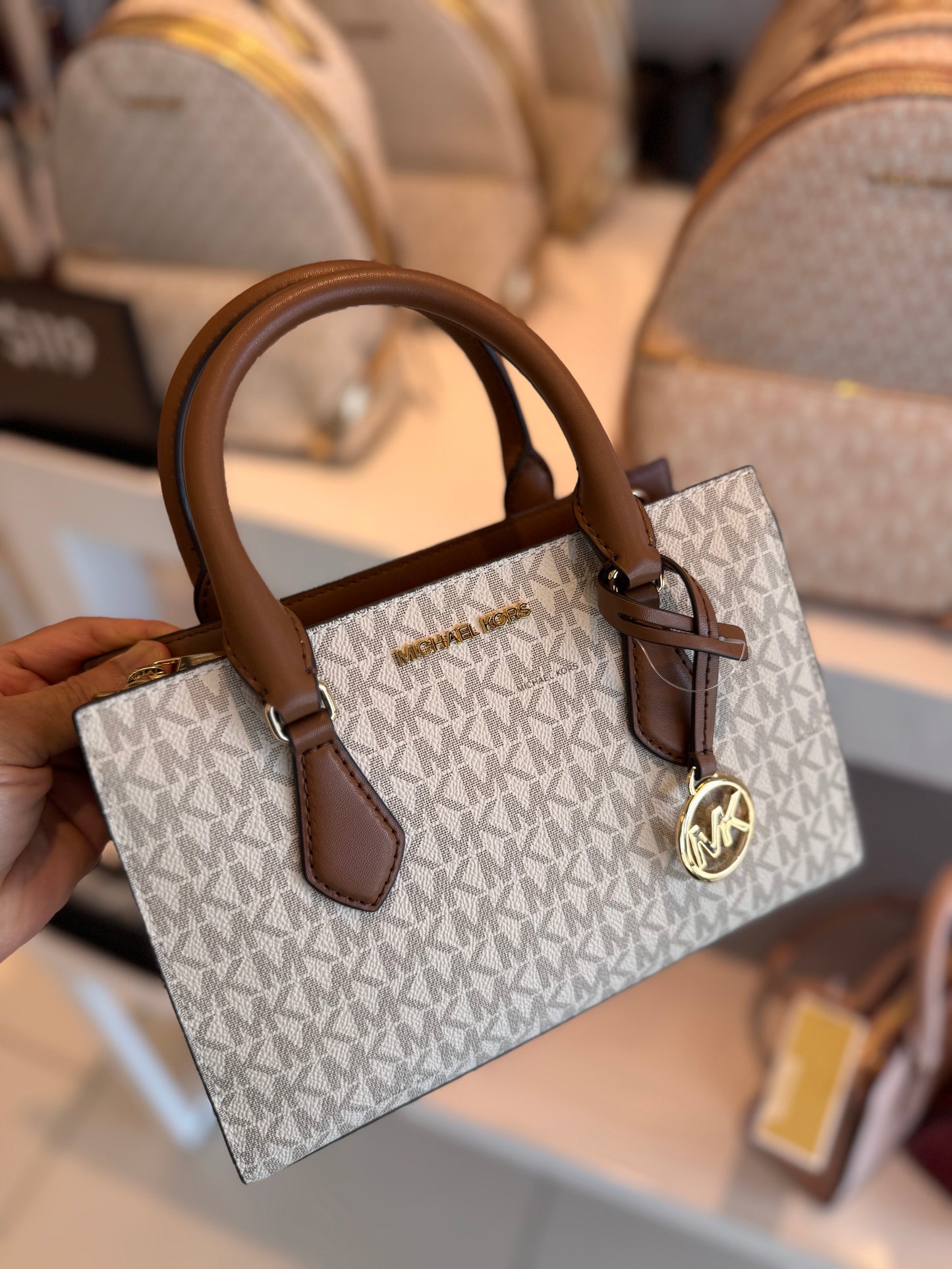Michael Kors Sheila Small Vanilla Signature