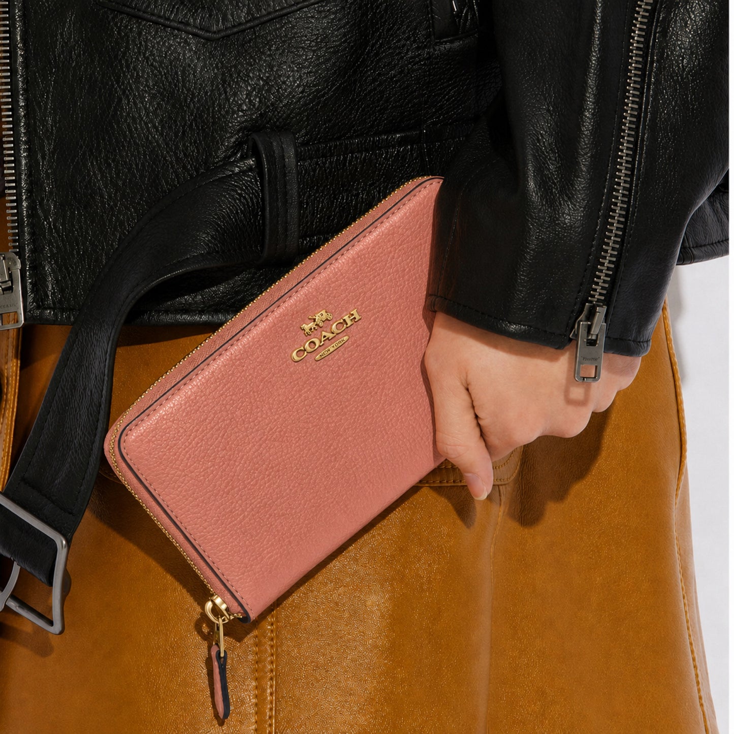 COACH ACCORDIAN ZIP WALLET (BOUTIQUE) LIGHT PEACH (58059)